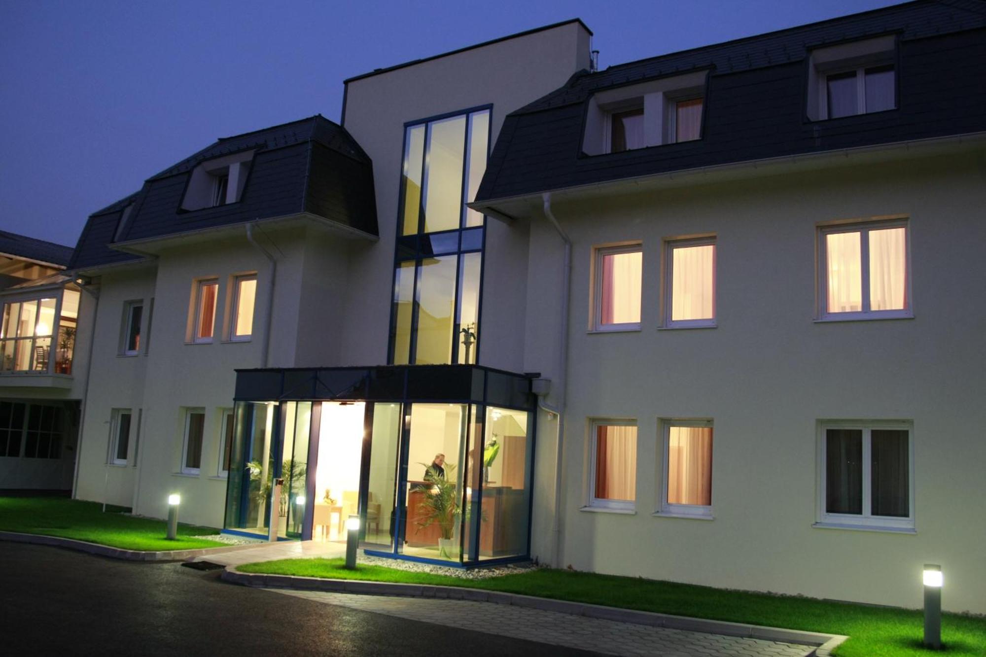 City-Hotel Moedling Мёдлинг Экстерьер фото